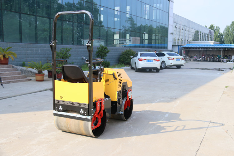 把施工效率提升的更高，是每個(gè)壓路機(jī)組長的重要任務(wù)